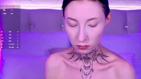 Snapshot of roxy_morrison_x chatting on May 4, 3:35 am roxanne online show from May 4, 3:35 am