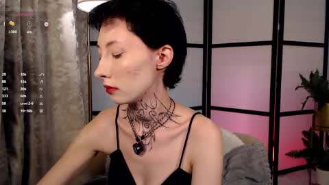 Snapshot of roxy_morrison_x chatting on May 17, 3:37 am roxanne online show from May 17, 3:37 am