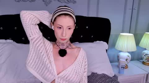 Snapshot of roxy_morrison_x chatting on May 18, 3:35 am roxanne online show from May 18, 3:35 am