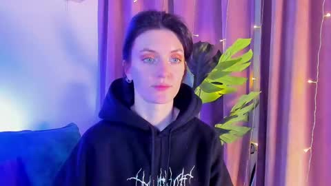 roxy_riot_ online show from February 15, 4:25 am