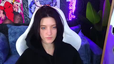 roxy_riot_ online show from February 18, 7:43 am