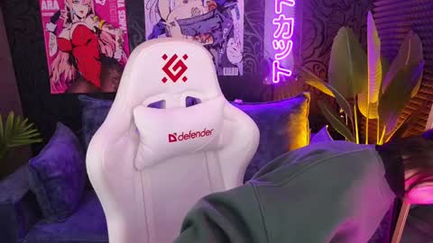 roxy_riot_ online show from February 22, 7:34 am