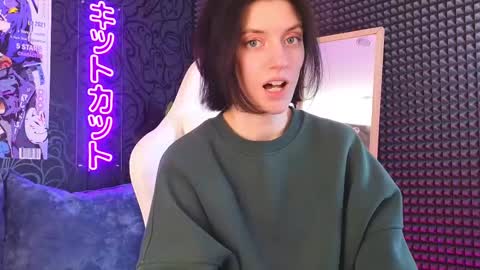 roxy_riot_ online show from February 26, 7:31 am