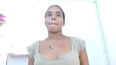 roxy_stone1 online show from October 4, 7:23 pm