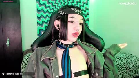 Roxy Independient model Help me to reach 50 thumbs up online show from December 13, 2:21 am