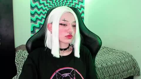 Roxy Independient model Help me to reach 50 thumbs up online show from December 17, 2:23 am