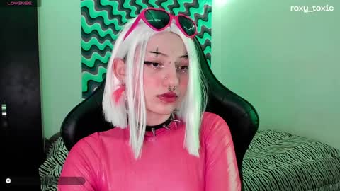 Roxy Independient model Help me to reach 50 thumbs up online show from December 20, 2:41 am