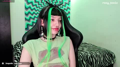 Roxy Independient model Help me to reach 50 thumbs up online show from January 21, 1:08 am