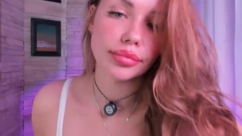 Snapshot of roxy_wet chatting on June 28, 12:44 pm Roxy follow me online show from June 28, 12:44 pm