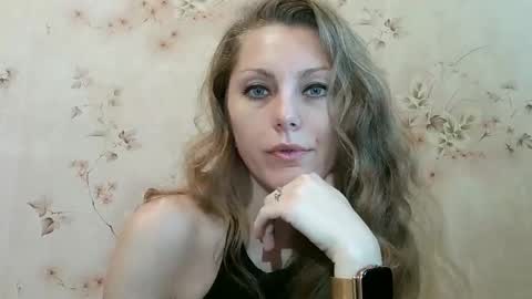 roxyfox18x01 online show from February 27, 6:13 am