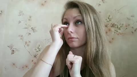 roxyfox18x01 online show from April 15, 7:59 am