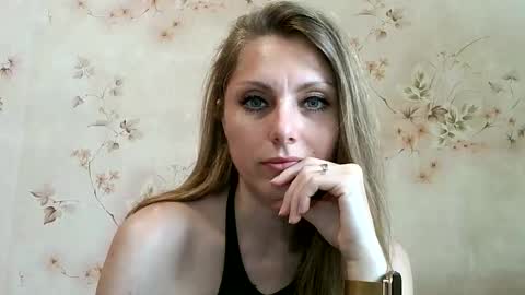 roxyfox18x01 online show from June 5, 7:25 am