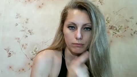 roxyfox18x01 online show from June 10, 7:40 am