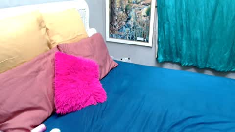 Snapshot of roxyluvxxx chatting on April 1, 7:44 pm ROXYLUVXXX online show from April 1, 7:44 pm