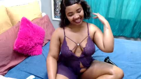 Snapshot of roxyluvxxx chatting on April 11, 8:07 am ROXYLUVXXX online show from April 11, 8:07 am