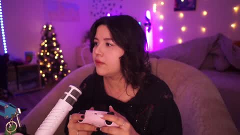 Snapshot of roxysuh chatting on December 11, 5:53 am roxysuh online show from December 11, 5:53 am