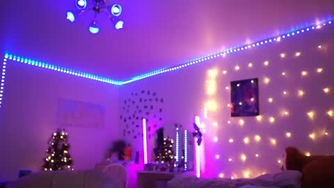 Snapshot of roxysuh chatting on December 12, 10:45 am roxysuh online show from December 12, 10:45 am