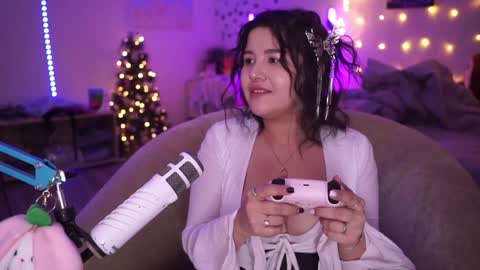 Snapshot of roxysuh chatting on December 13, 6:21 am roxysuh online show from December 13, 6:21 am