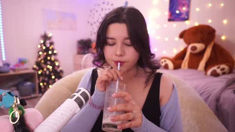 Snapshot of roxysuh chatting on December 18, 7:15 am roxysuh online show from December 18, 7:15 am