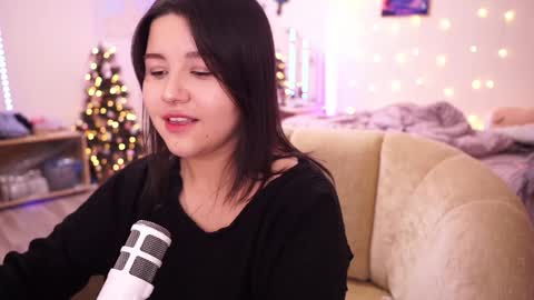 Snapshot of roxysuh chatting on December 19, 11:29 am roxysuh online show from December 19, 11:29 am