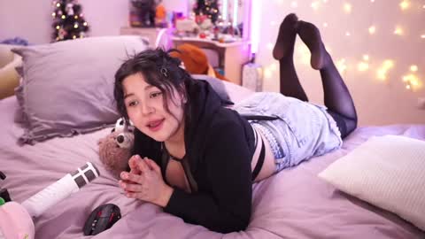 Snapshot of roxysuh chatting on December 22, 6:39 am roxysuh online show from December 22, 6:39 am