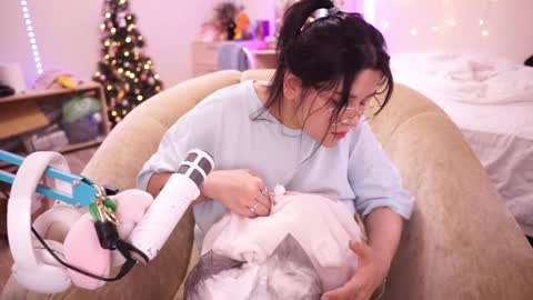 Snapshot of roxysuh chatting on December 28, 7:44 am roxysuh online show from December 28, 7:44 am