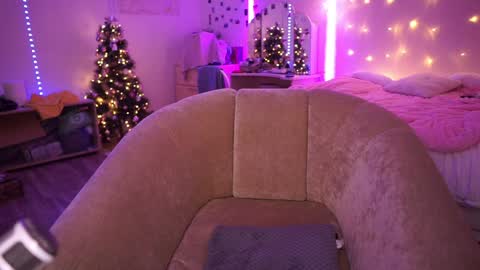 Snapshot of roxysuh chatting on December 28, 10:47 am roxysuh online show from December 28, 10:47 am