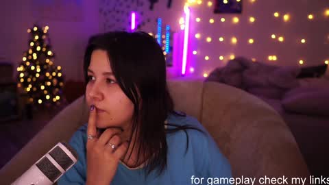 Snapshot of roxysuh chatting on January 22, 8:51 am roxysuh online show from January 22, 8:51 am