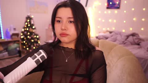 Snapshot of roxysuh chatting on February 3, 5:51 am roxysuh online show from February 3, 5:51 am