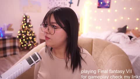 Snapshot of roxysuh chatting on February 6, 10:15 am roxysuh online show from February 6, 10:15 am