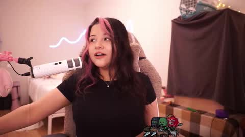 Snapshot of roxysuh chatting on September 27, 7:13 am roxysuh online show from September 27, 7:13 am