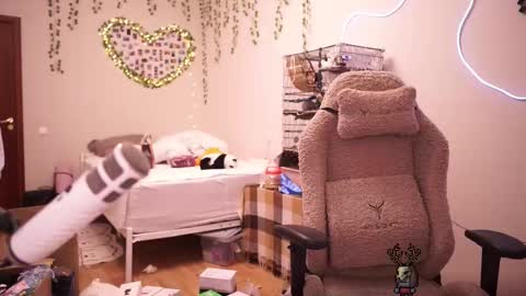 Snapshot of roxysuh chatting on October 1, 9:37 am roxysuh online show from October 1, 9:37 am