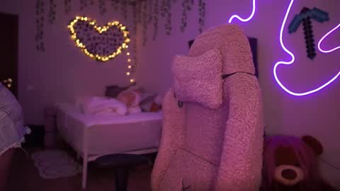 Snapshot of roxysuh chatting on October 3, 8:11 am roxysuh online show from October 3, 8:11 am