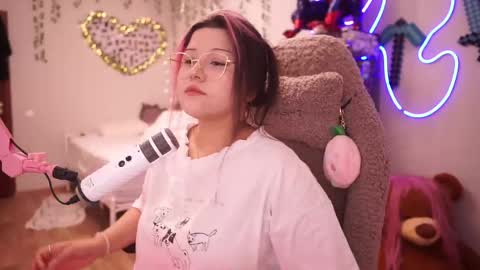 Snapshot of roxysuh chatting on October 20, 8:04 am roxysuh online show from October 20, 8:04 am