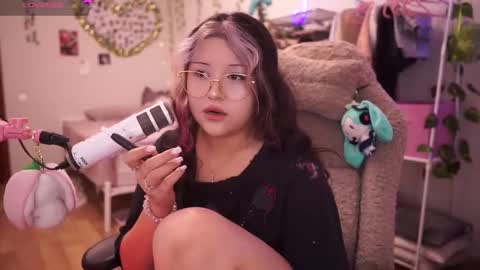 Snapshot of roxysuh chatting on December 2, 7:47 am roxysuh online show from December 2, 7:47 am