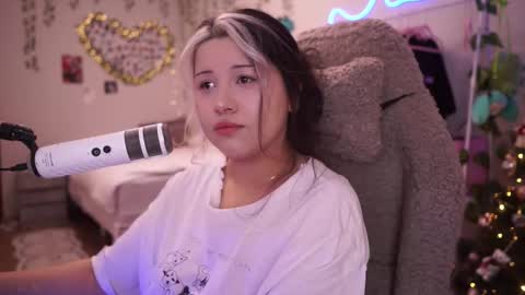 roxysuh online show from January 12, 7:35 am