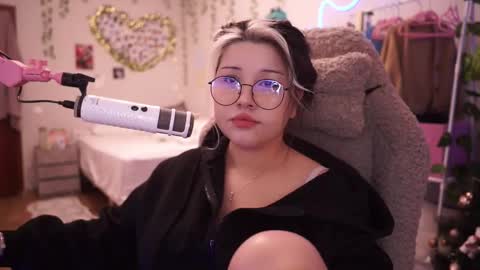 roxysuh online show from January 18, 7:12 am