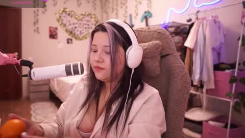 roxysuh online show from March 12, 7:25 am