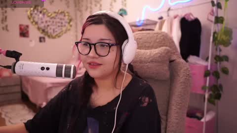 roxysuh online show from April 2, 7:17 am