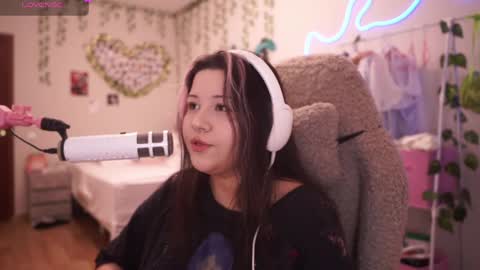 roxysuh online show from April 23, 7:41 am