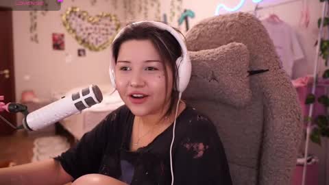 Snapshot of roxysuh chatting on May 1, 7:57 am roxysuh online show from May 1, 7:57 am