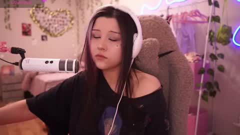 Snapshot of roxysuh chatting on May 22, 8:42 am roxysuh online show from May 22, 8:42 am
