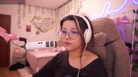 Snapshot of roxysuh chatting on May 25, 7:47 am roxysuh online show from May 25, 7:47 am