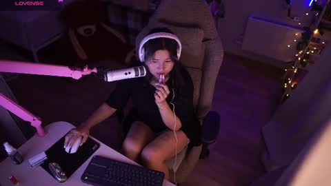 roxysuh online show from July 31, 9:30 am