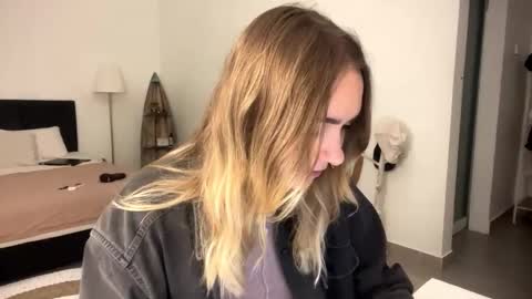 Roxy online show from March 23, 8:13 pm