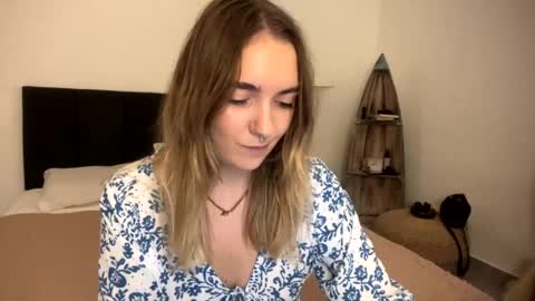 Roxy online show from April 8, 1:33 pm