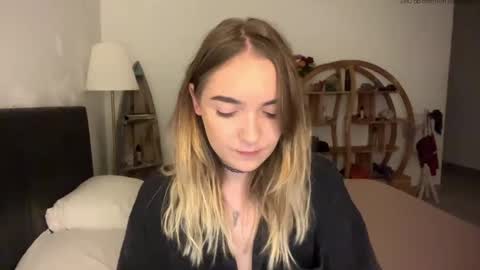 Snapshot of roxysweetdream chatting on May 5, 12:13 pm Roxy online show from May 5, 12:13 pm