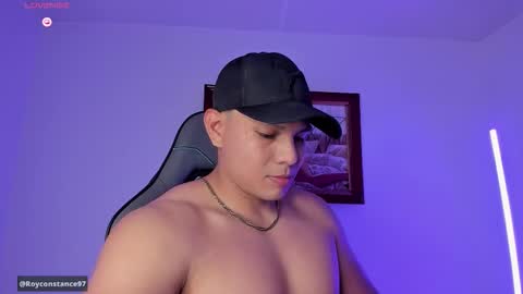 Snapshot of roy__constance chatting on November 30, 3:32 am Roy Constance online show from November 30, 3:32 am