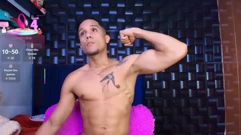 Snapshot of roy_barney chatting on October 30, 7:47 pm ANTONIO online show from October 30, 7:47 pm