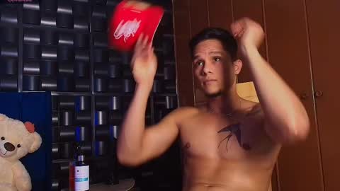 Snapshot of roy_barney chatting on November 9, 10:19 pm ANTONIO online show from November 9, 10:19 pm